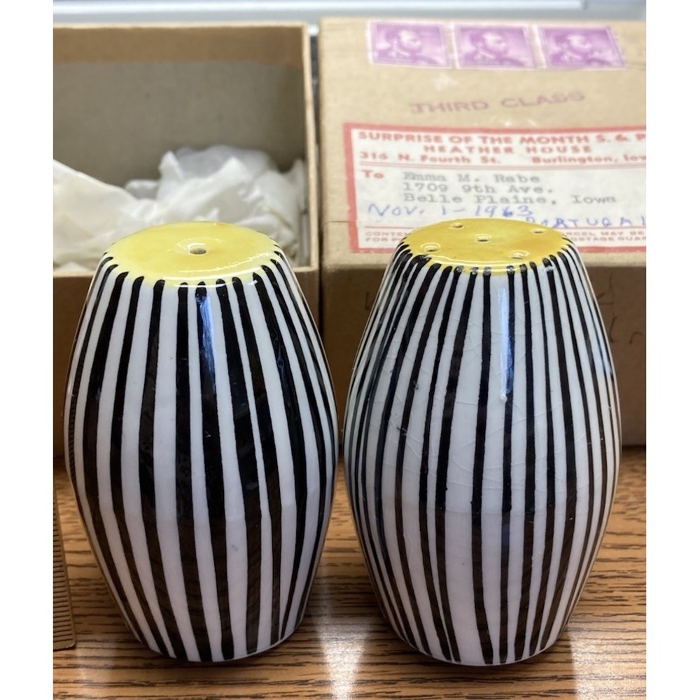 Vintage Secla Black & White Drum Style Salt & Pepper Shakers Portugal - Picture 11 of 15
